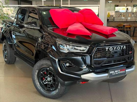TOYOTA HILUX 2.8 D-4D TURBO DIESEL CD GR-S 4X4 AUTOMÁTICO TOYOTA HILUX 2.8 D-4D TURBO DIESEL CD GR-S 4X4 AUTOMÁTICO